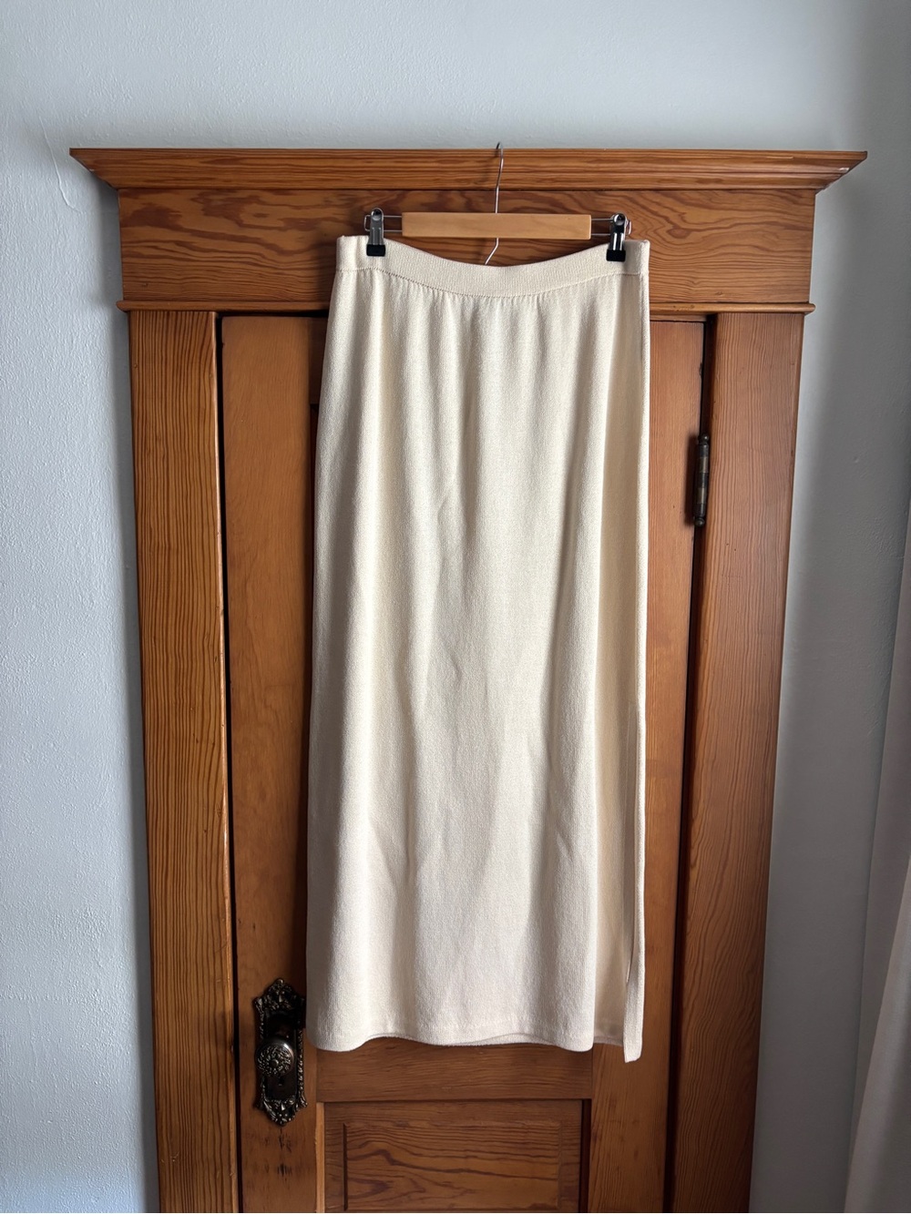 St. John Evening Knit Maxi Skirt in Ivory/Cream Size 14